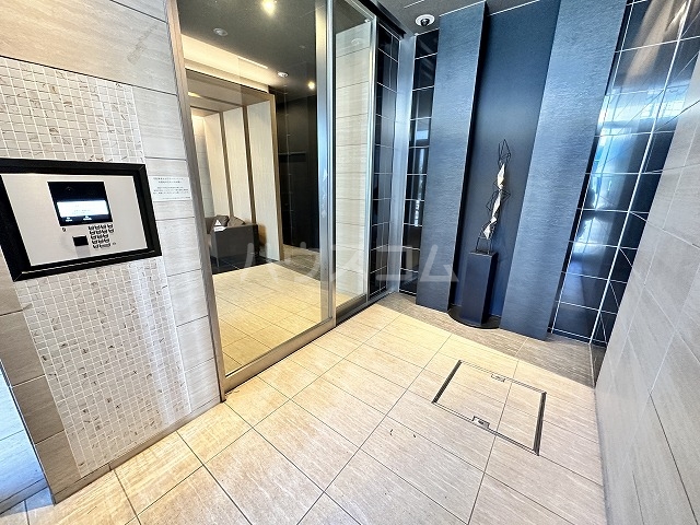 21/30 エントランス