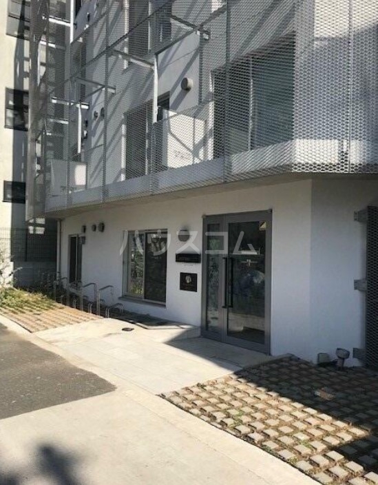 18/21 エントランス