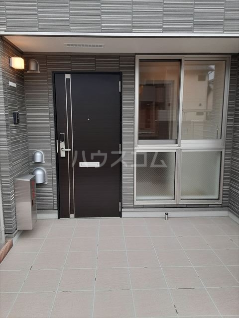 20/23 エントランス