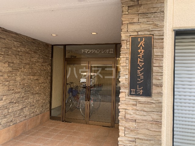 24/30 エントランス