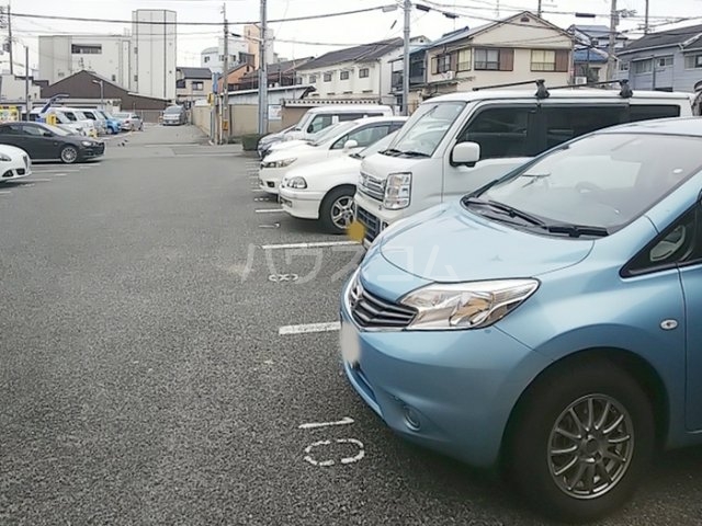 18/28 駐車場