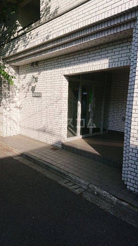 21/30 エントランス