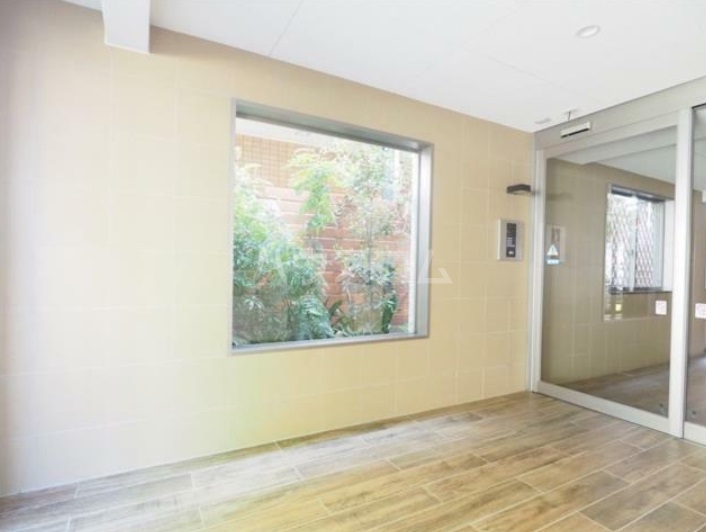 25/30 エントランス