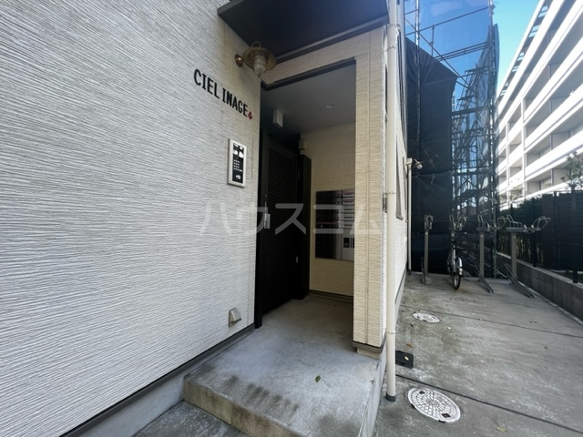 2/4 エントランス