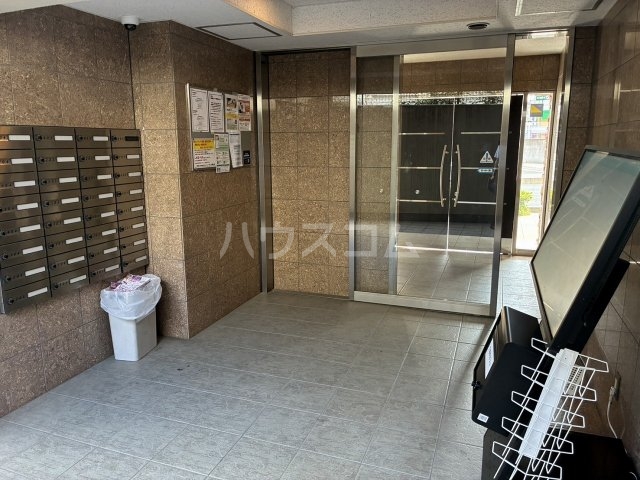 28/30 エントランス