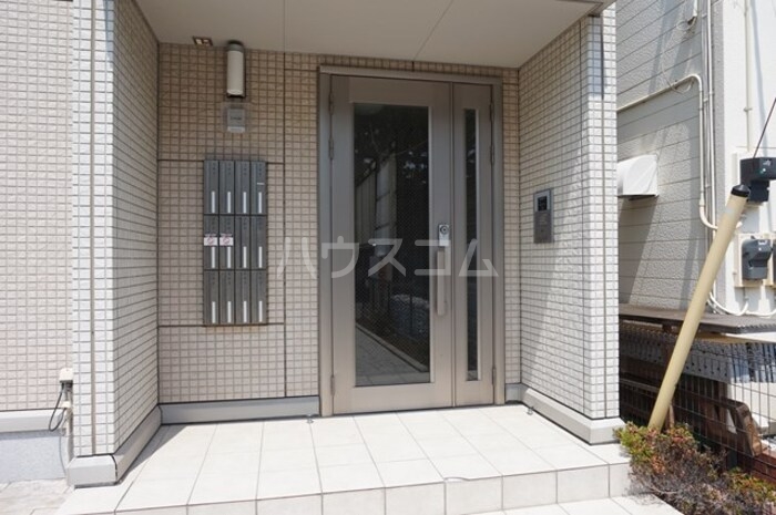 18/23 エントランス