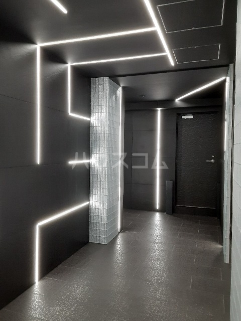 28/30 エントランス