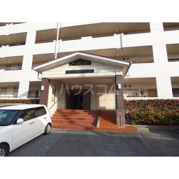 18/23 エントランス