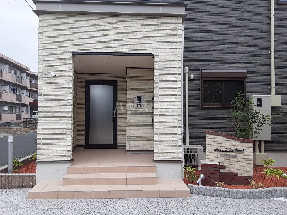 28/30 エントランス