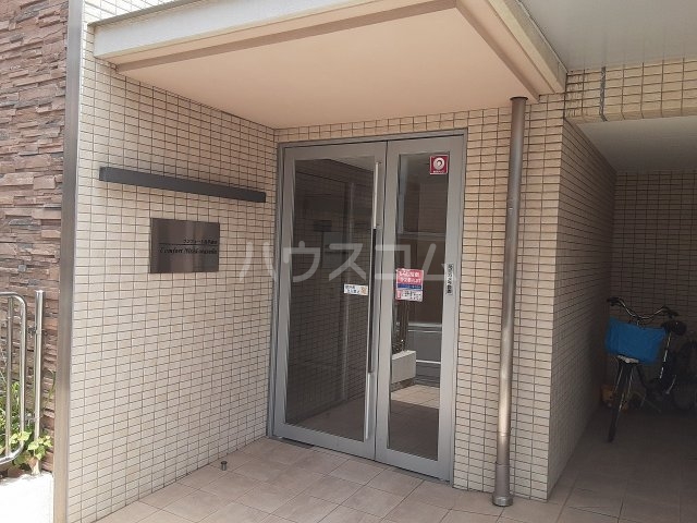 22/27 エントランス