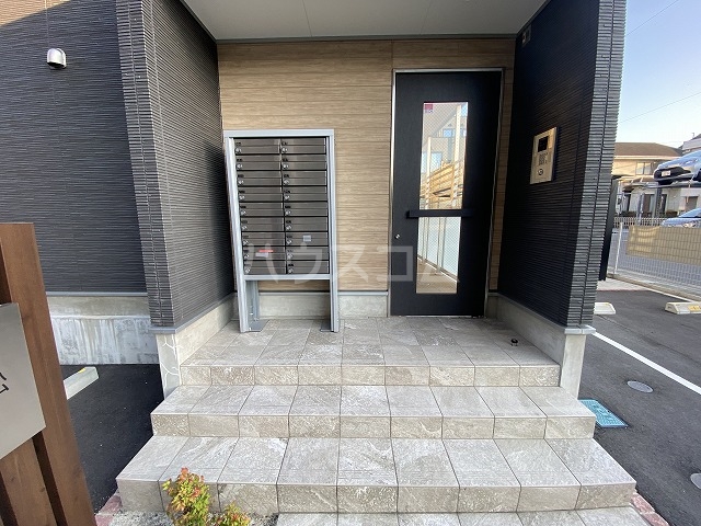 24/30 エントランス