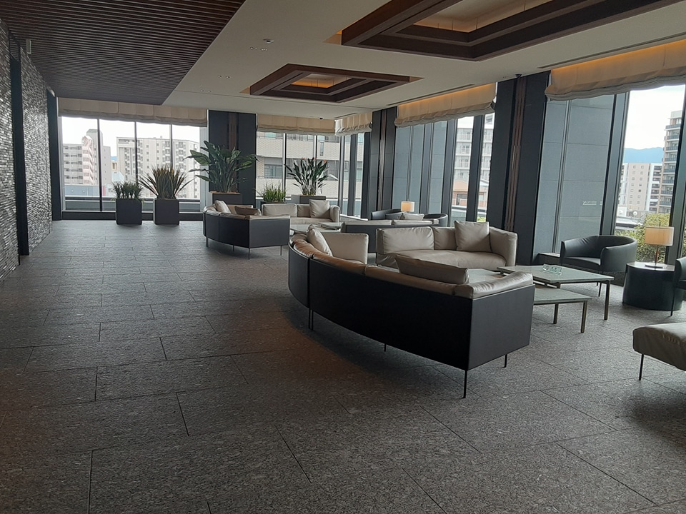 28/30 エントランス