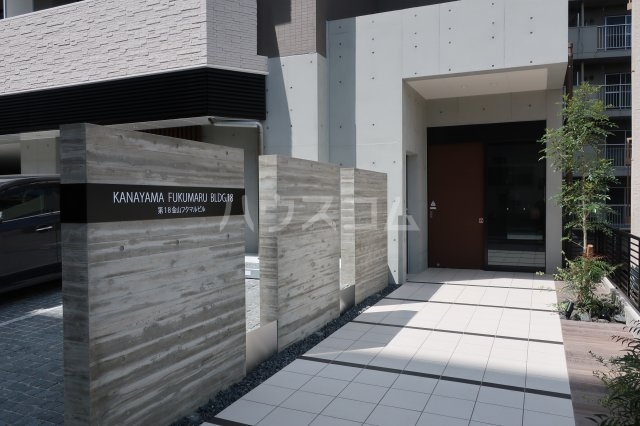 28/30 エントランス