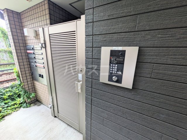 24/26 エントランス