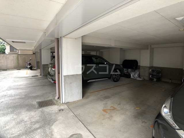 23/30 駐車場