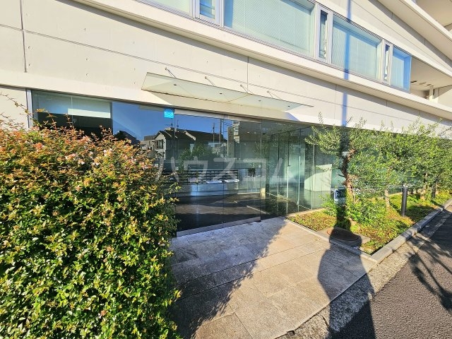 21/22 エントランス