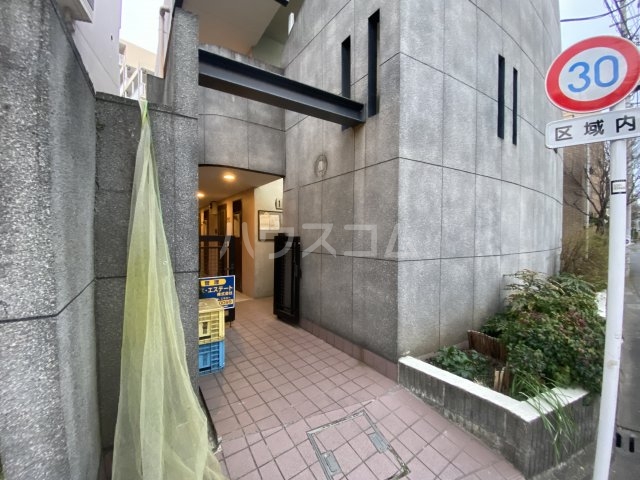 21/26 エントランス