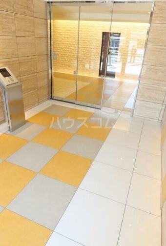 21/27 エントランス