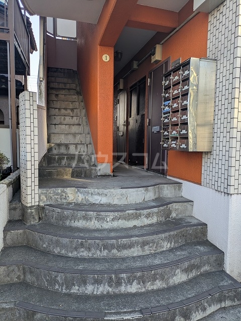 21/26 エントランス