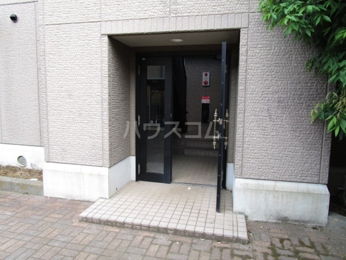 18/27 エントランス