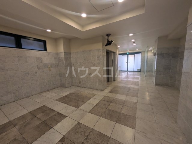 27/30 エントランス