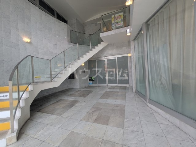 28/30 エントランス