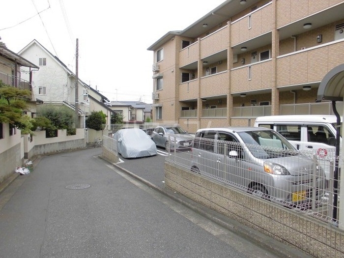 28/30 駐車場
