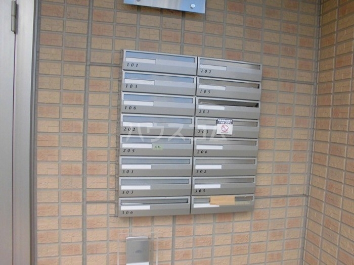 27/30 エントランス