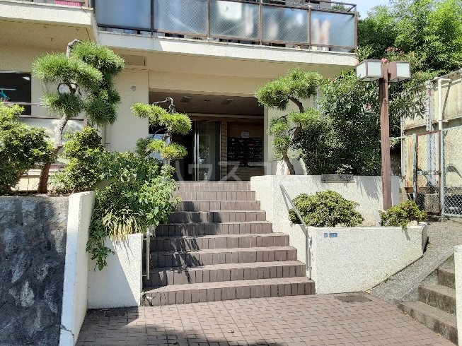 22/30 エントランス