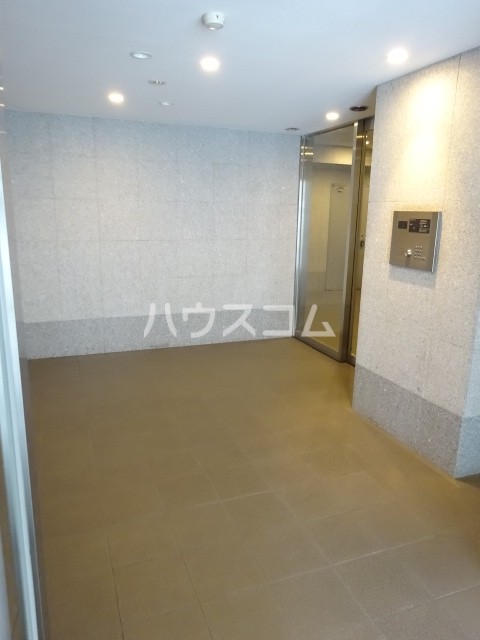 21/30 エントランス