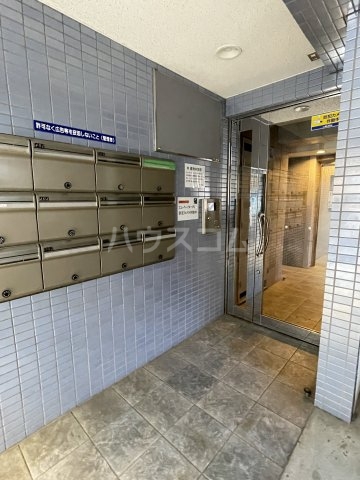 23/30 エントランス