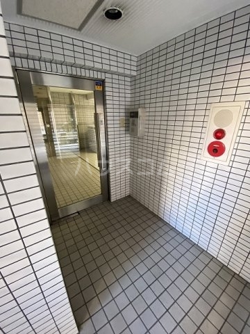 18/20 エントランス