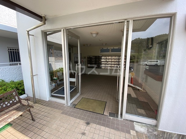 20/30 エントランス