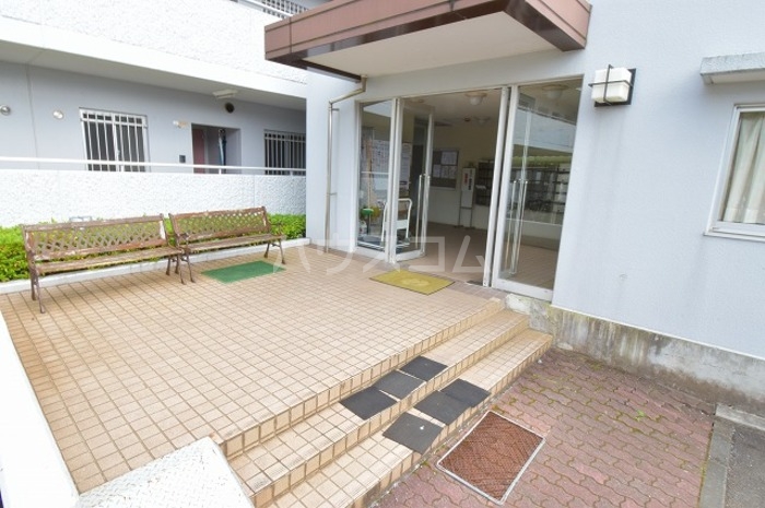 21/30 エントランス