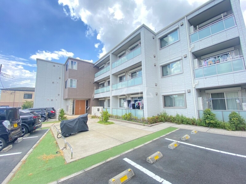 13/22 エントランス