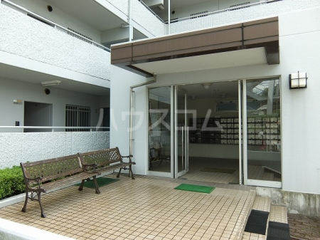 22/30 エントランス