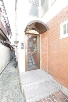 22/30 エントランス