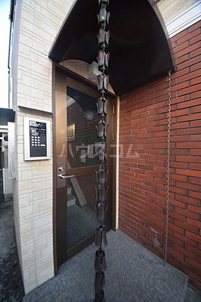 18/27 エントランス