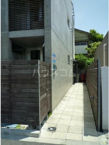 28/30 エントランス