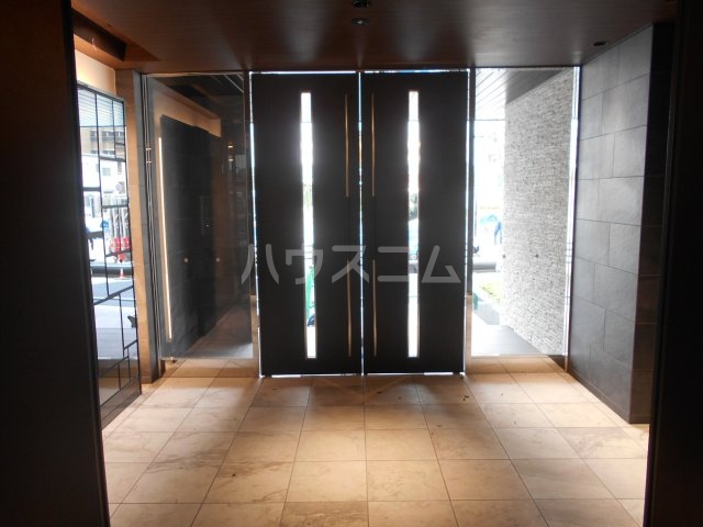 26/30 エントランス