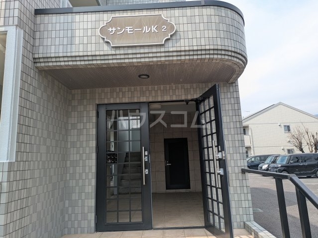 27/30 エントランス