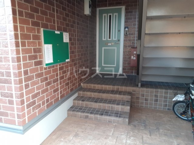 28/30 エントランス