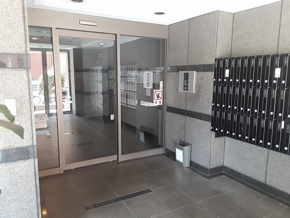 28/30 エントランス