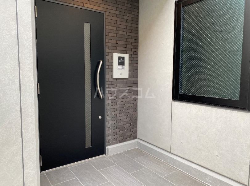 23/30 エントランス