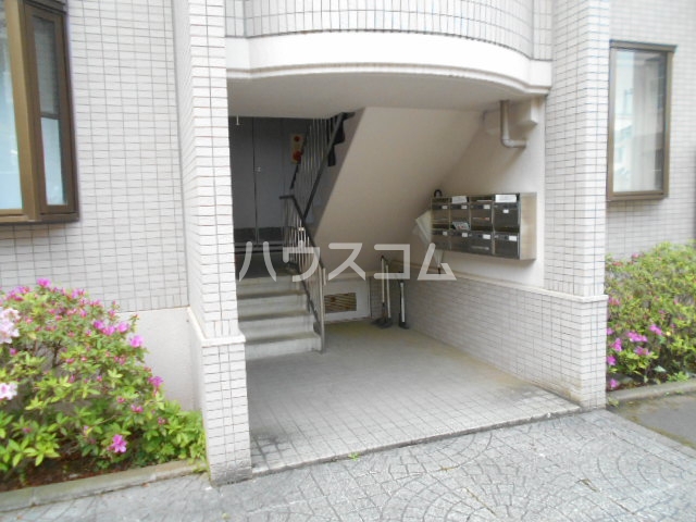 28/30 エントランス