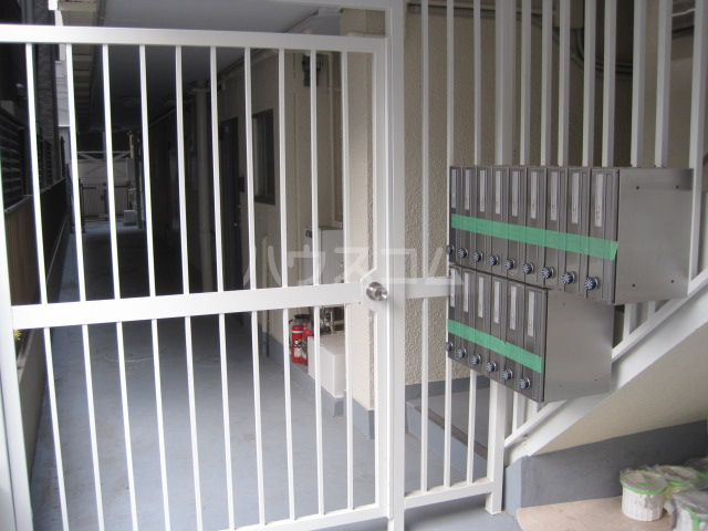 23/30 エントランス