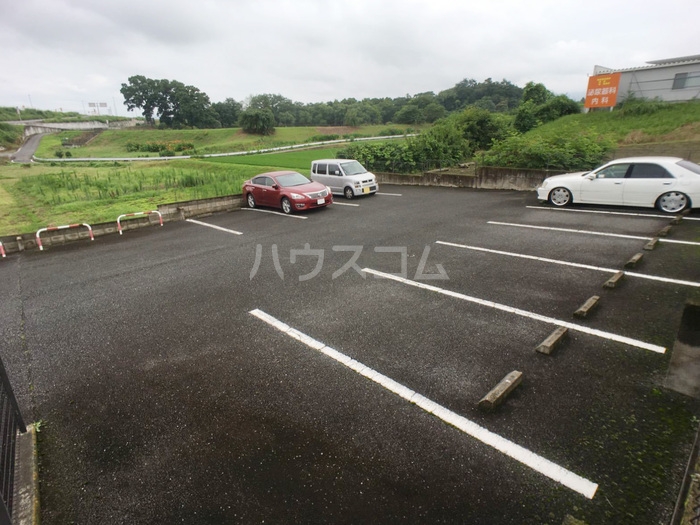 18/21 駐車場