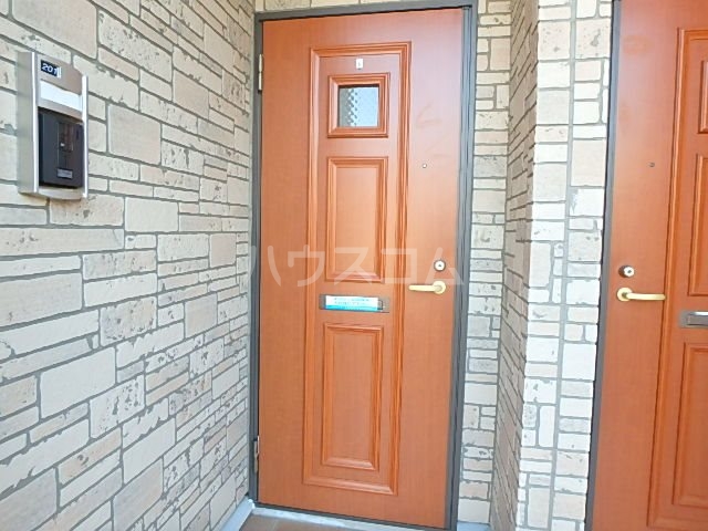 26/27 エントランス