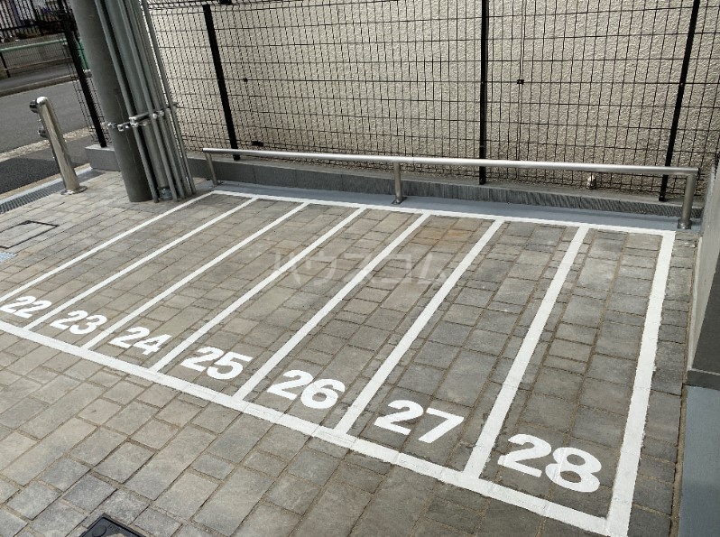 25/28 駐車場