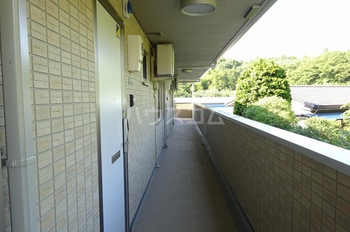 16/23 エントランス